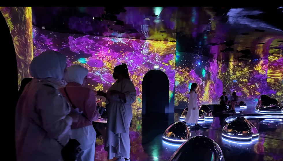 Вселенная AYA в Дубай