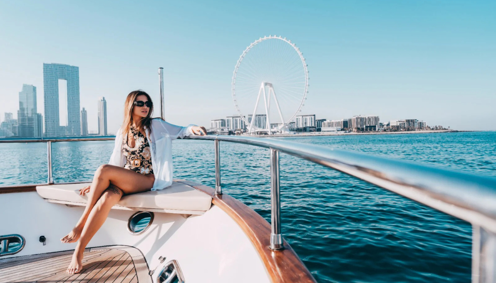 Marina Yacht Tour one hour yacht cruise with drinks