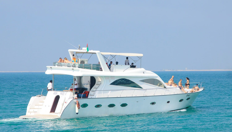 Yacht 80 Feet Rental in Dubai For 30 Persons