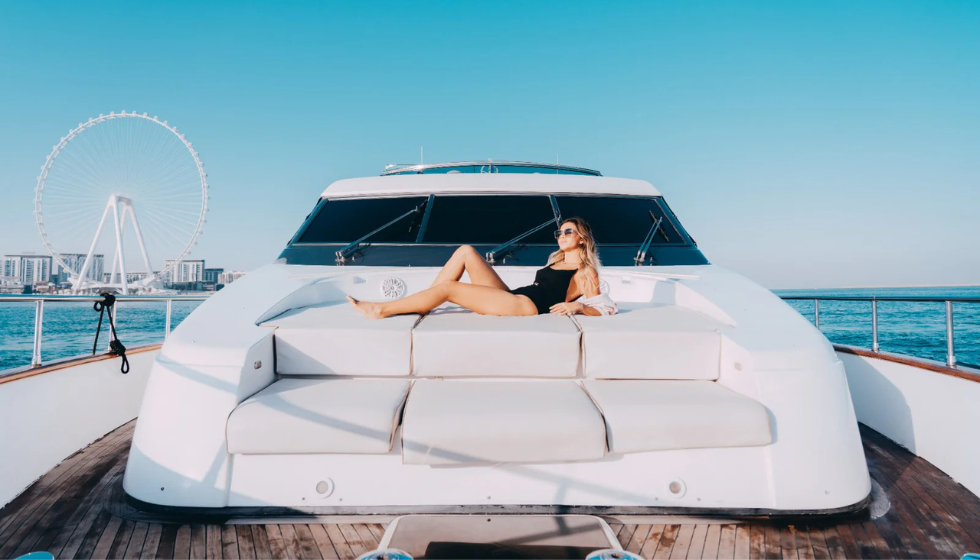 Marina Yacht Tour one hour yacht cruise with drinks