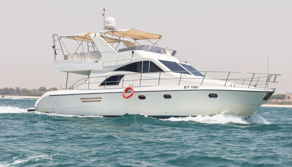 Yacht 55 Feet Rental in Dubai For 12 Persons
