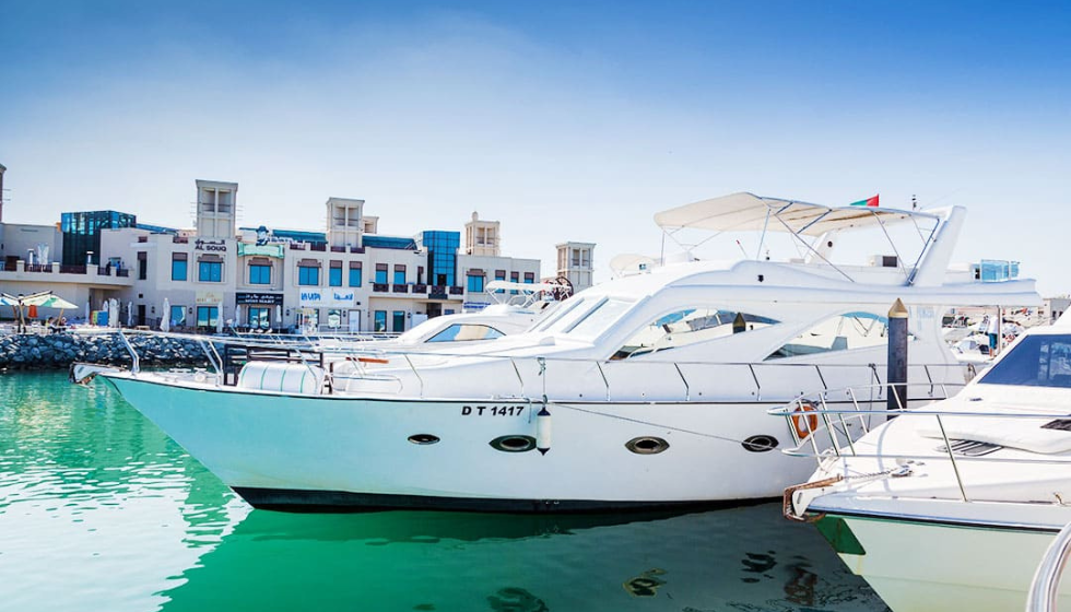 Yacht 80 Feet Rental in Dubai For 30 Persons