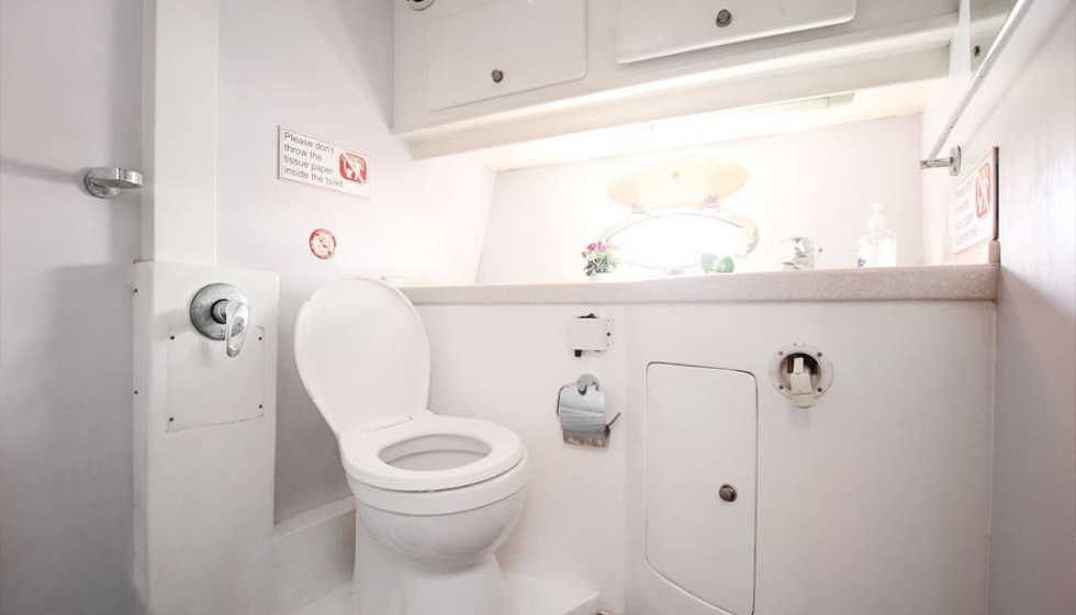 Yacht 50 Feet Rental in Dubai For 18 Persons