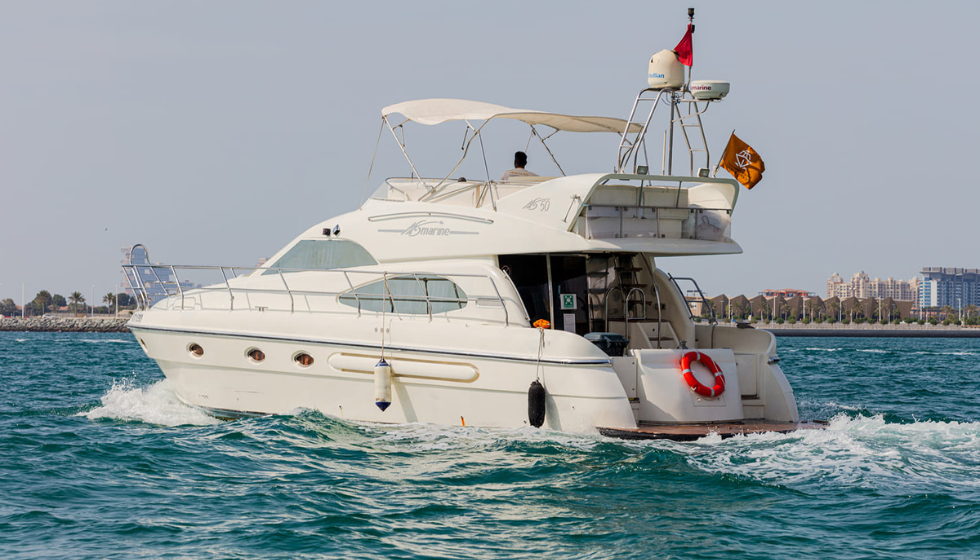 Yacht 50 Feet Rental in Dubai For 18 Persons