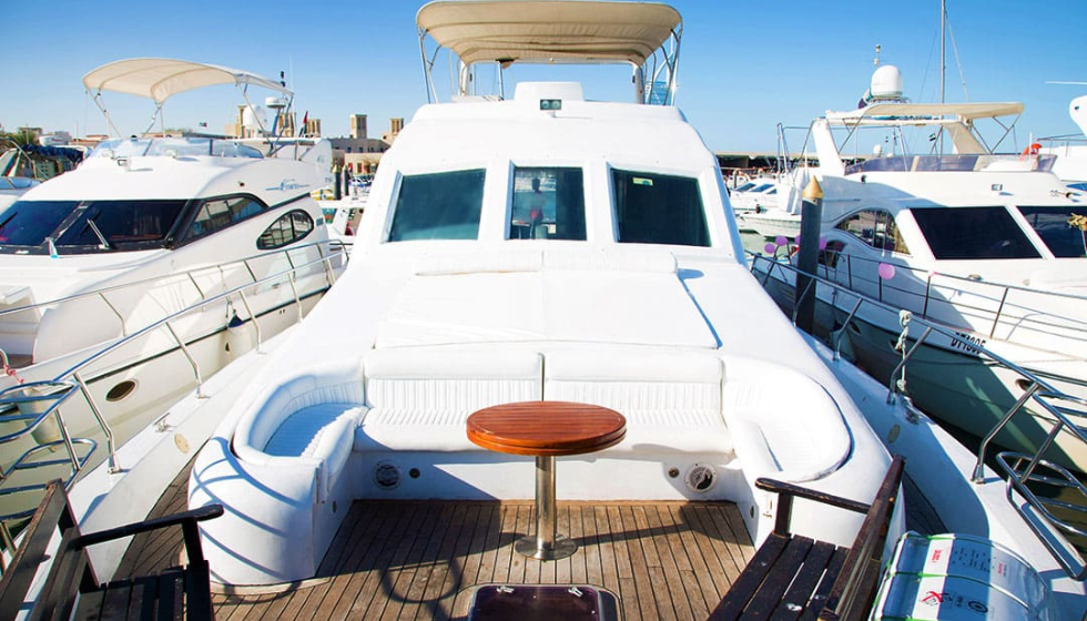 Yacht 80 Feet Rental in Dubai For 30 Persons
