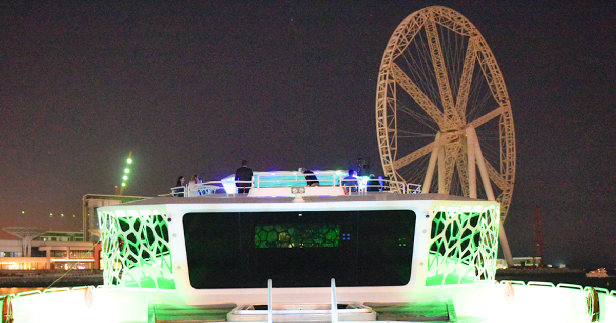 Lotus Mega Yacht Dinner Cruise in Marina Dubai