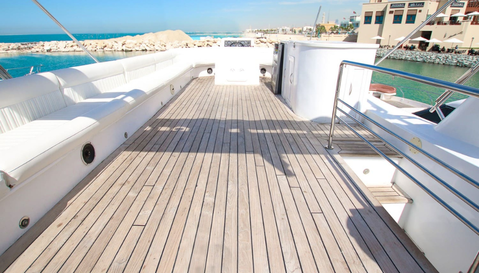 Yacht 80 Feet Rental in Dubai For 30 Persons