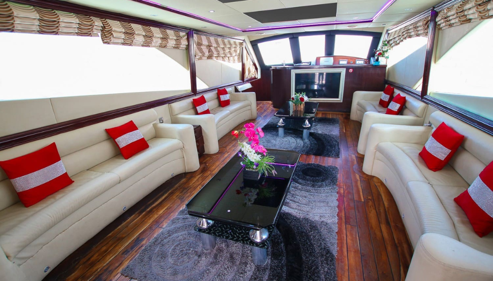 Yacht 80 Feet Rental in Dubai For 30 Persons