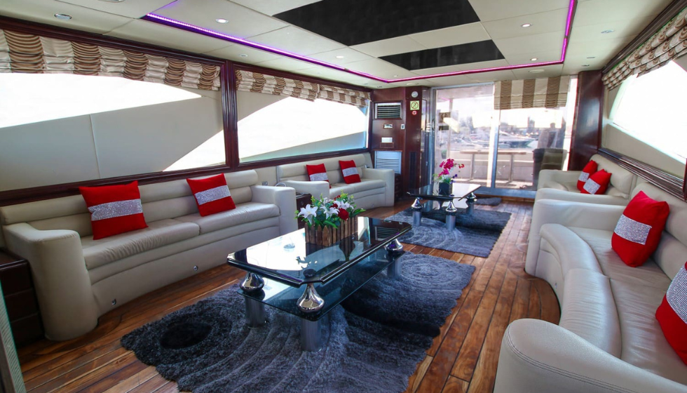 Yacht 80 Feet Rental in Dubai For 30 Persons