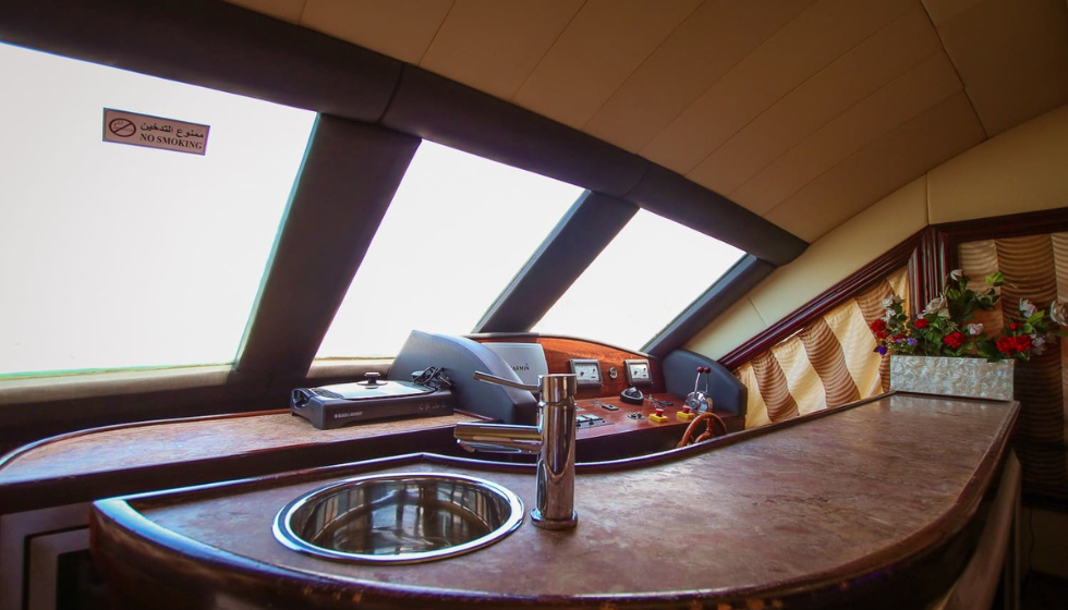 Yacht 80 Feet Rental in Dubai For 30 Persons